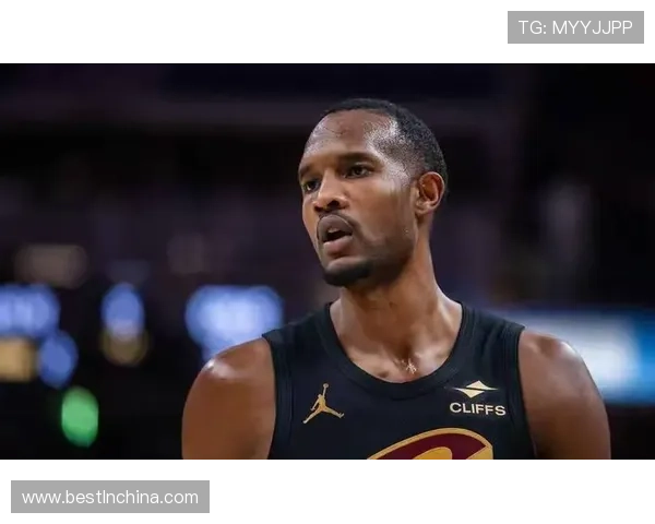 埃文·莫布里篮下单打提升效率显著 优于同期内线表现